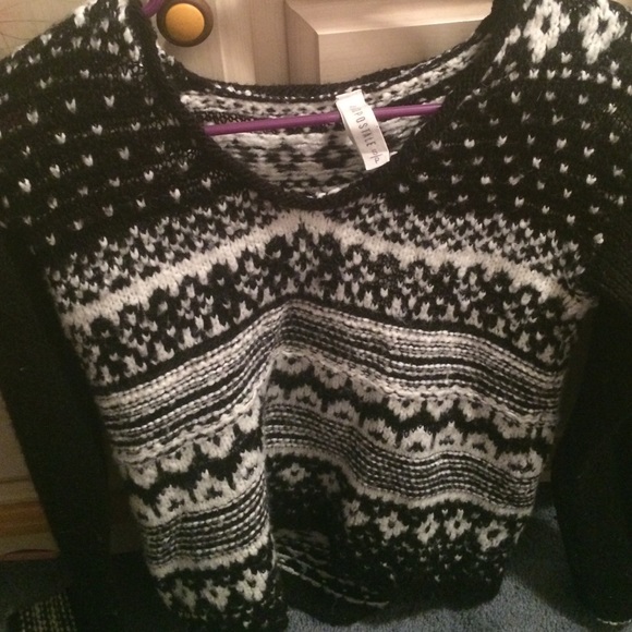 Sweater. •|• extra soft