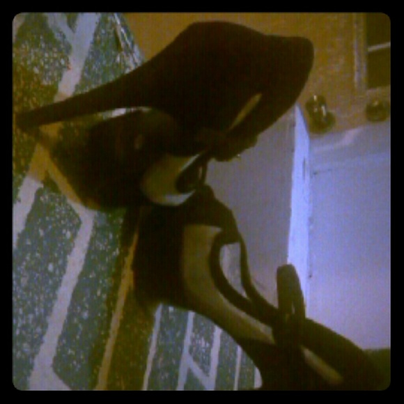 Black heels - Picture 1 of 1
