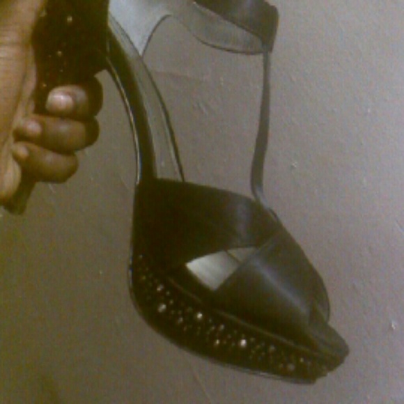 Black jeweled high heels - Picture 2 of 3