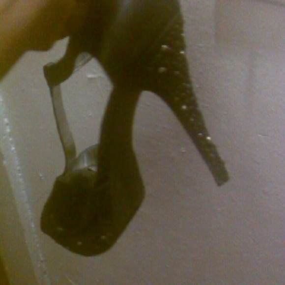Black jeweled high heels - Picture 3 of 3