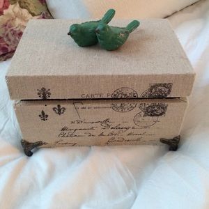 Jewelry box