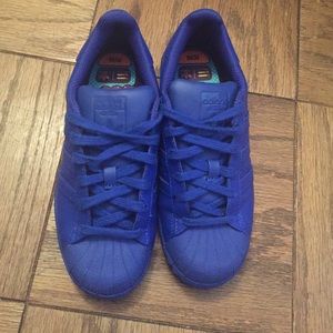 Pharell williams supercolor adidas royal blue
