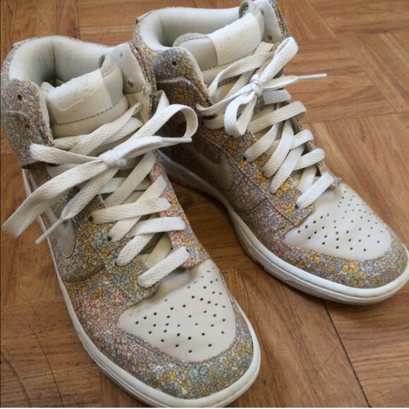 Floral detail Nike's