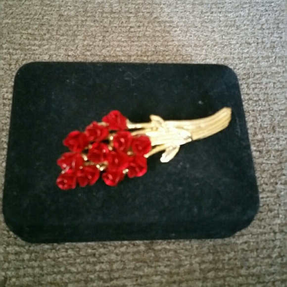 Vintage gold tone rose pin