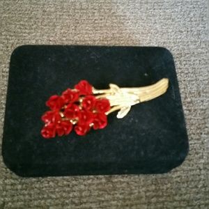 Vintage gold tone rose pin
