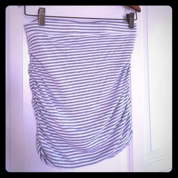 Splendid gray striped strapless top. Medium.