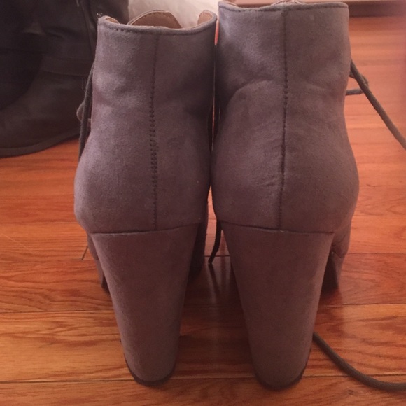 Ankle booties SOLD - Picture 2 of 4