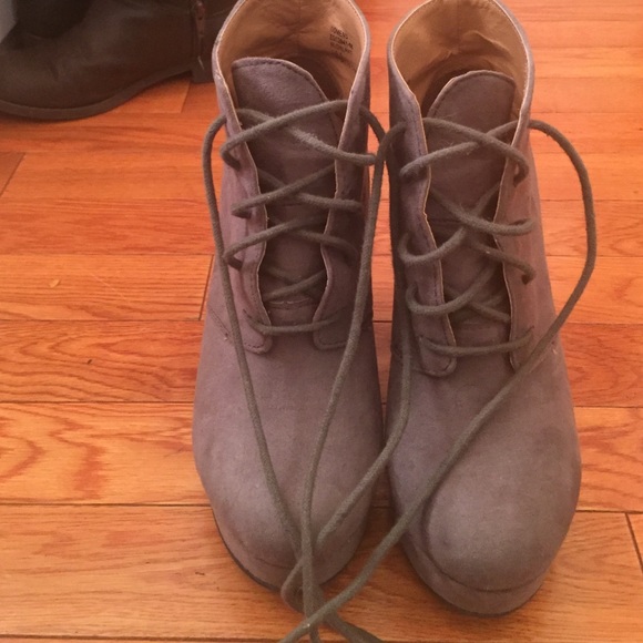 Ankle booties SOLD - Picture 3 of 4