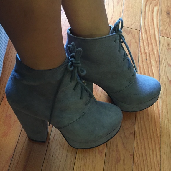 Ankle booties SOLD - Picture 4 of 4