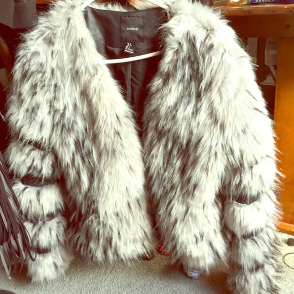 FAUX FUR WARM WINTER COAT!