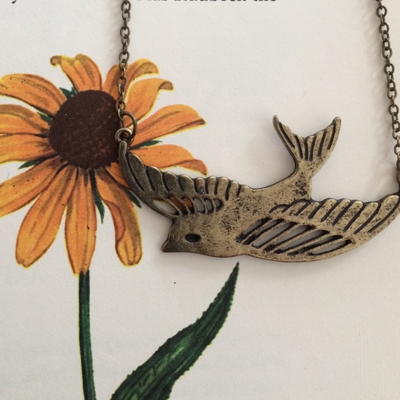 Pretty gold tone Bird necklace