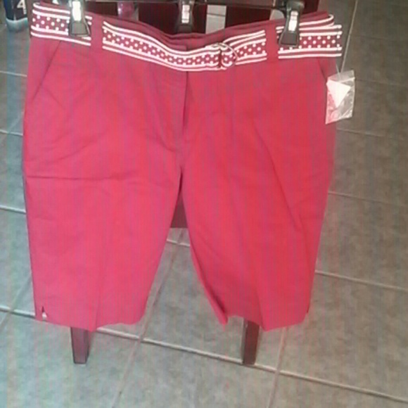 Closet clear out   Capri shorts