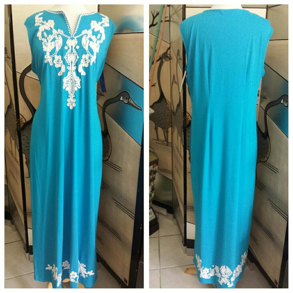 SOLD! 🚨Gorgeous Maxi dress - Picture 2 of 3