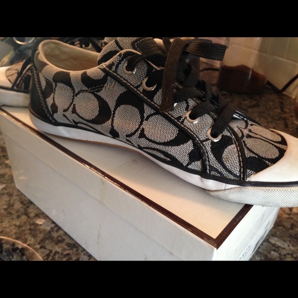 *****sold******Coach black signature sneakers