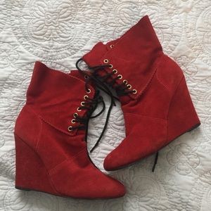 Wedge Betsy Johnson boot