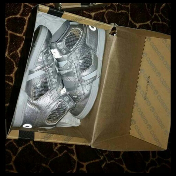 Osiris hi top shoes