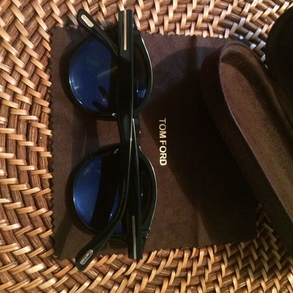 LUCHO Tom Ford Sunglasses: In great condition - Picture 4 of 4