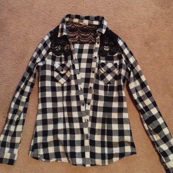 Adorable Black/Ivory plaid shirt with lace back - Picture 1 of 4