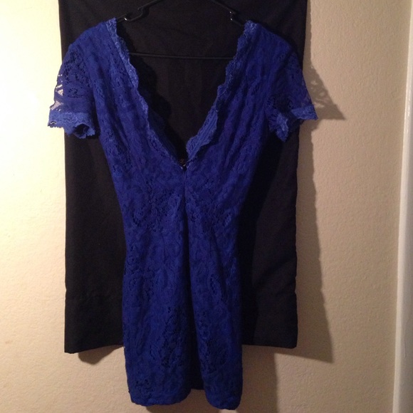 Blue lace Tobi dress - Picture 2 of 4