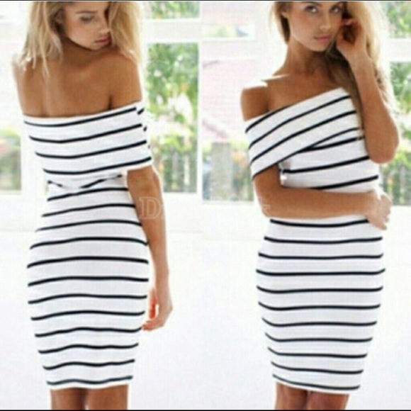 Off the shoulders midi dress