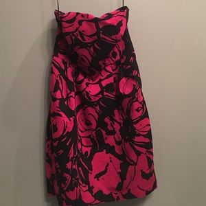 Flirty floral strapless lined dress w pockets