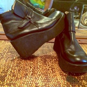 Blk wedge bootie wmn sz. 6 fits true to size.