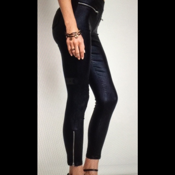 🆕 RESTOCKED ! Super comfy vegan leather tights 💞