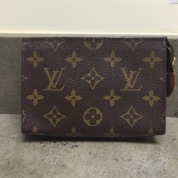Authentic Louis Vuitton pouch / bag