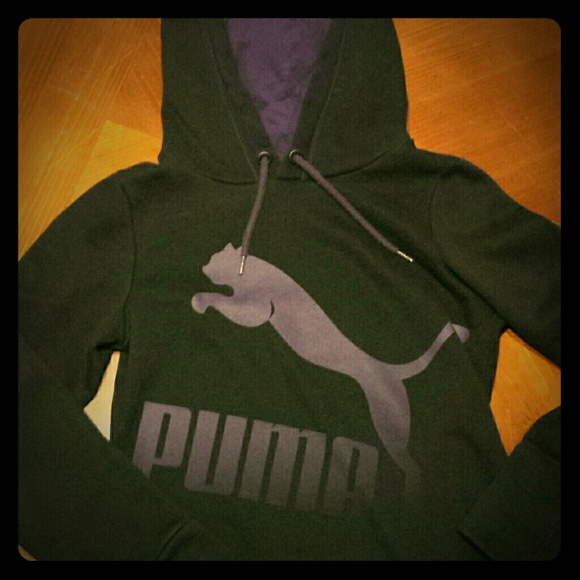 Pull-over Hoodie.