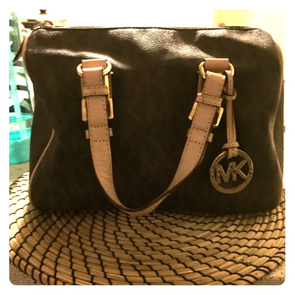 Mk bag.  Like new !