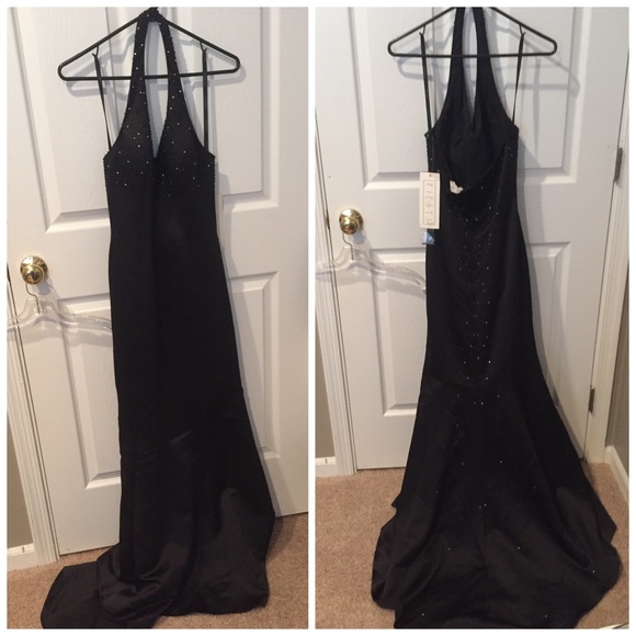 Black Halter dress with small train - Picture 1 of 2