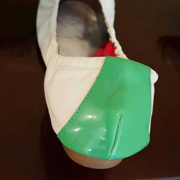 NewTahari white/green flats with a buckle in front - Picture 4 of 4