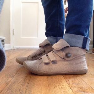 Blowfish beige wool cloth shoes velcro