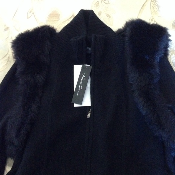 Kenneth Cole brand new sweater with cropped fur. - Picture 2 of 4