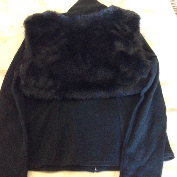 Kenneth Cole brand new sweater with cropped fur. - Picture 3 of 4