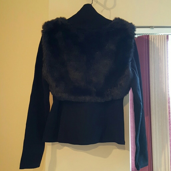 Kenneth Cole brand new sweater with cropped fur. - Picture 4 of 4