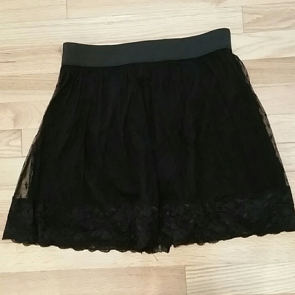 Black skirt with tulle overlay and zipper back