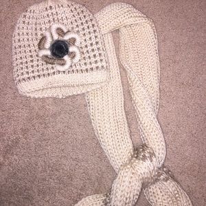 Hat and scarf crocheted set