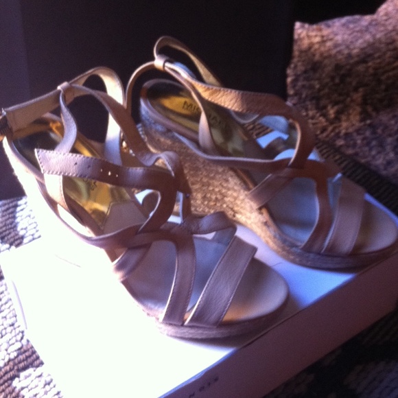 Michael kors tan wedges. NEW - Picture 1 of 4