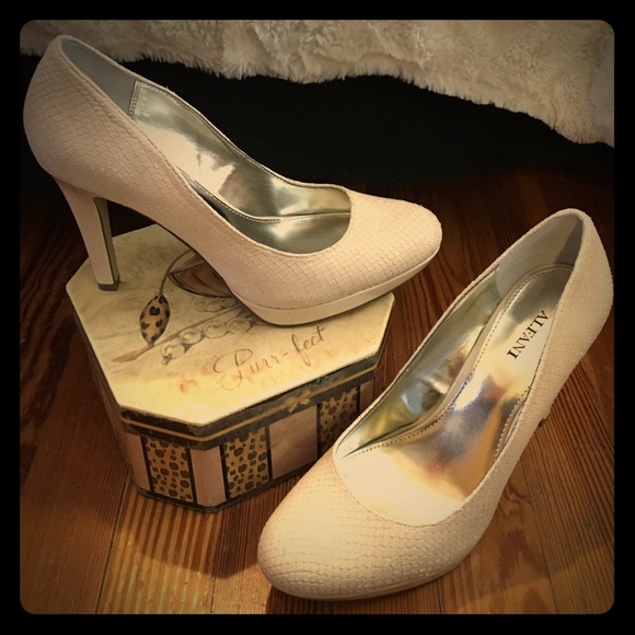 Alfani Heels - Picture 4 of 4