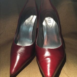 ✨✨✨SOLD✨✨✨red guess shoes size 10