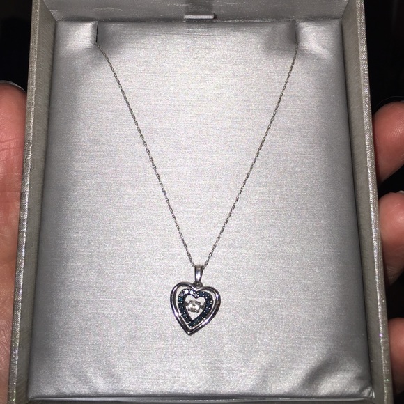 Beautiful zales diamond heart necklace