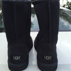 Ugg classic short boots never been worn