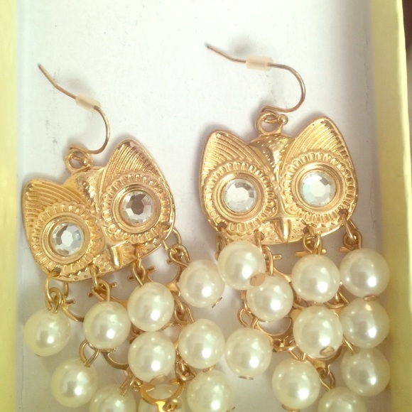 🙀 BOGO❣️sparkle & pearl Owl earrings