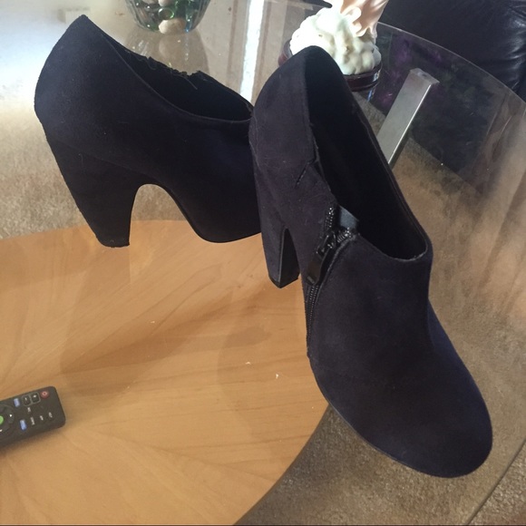 Shoes - Picture 2 of 4