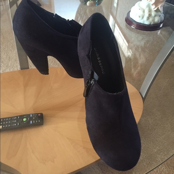 Shoes - Picture 3 of 4