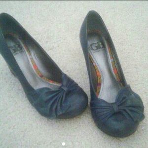 Gianni Bini distressed blue shoes