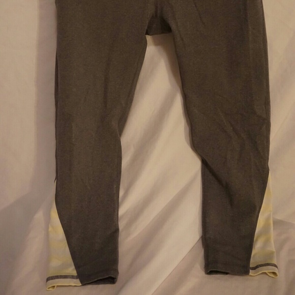 Compression workout capri - Picture 2 of 3