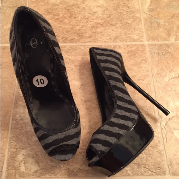 Zebra Print Heels💕