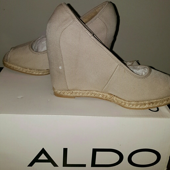 Aldo - Tan Cloth Wedges
